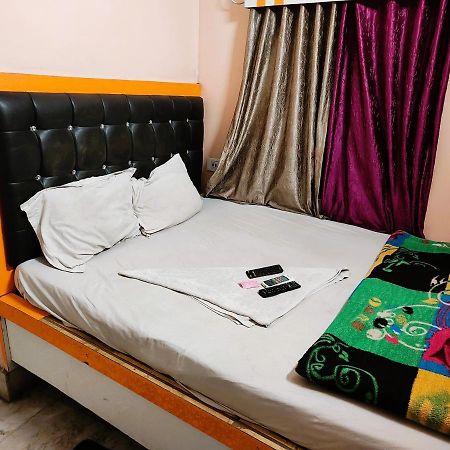 Staymaker Tirupati Guest House كولكاتا المظهر الخارجي الصورة