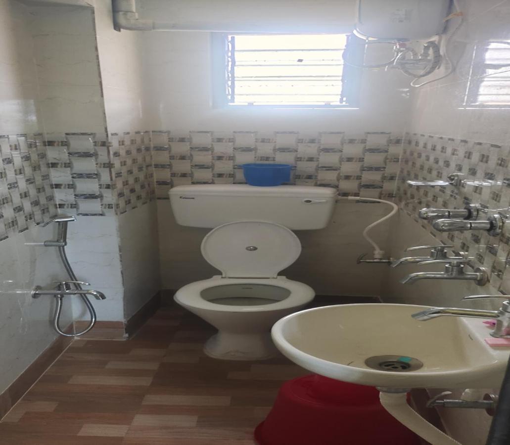 Staymaker Tirupati Guest House كولكاتا المظهر الخارجي الصورة