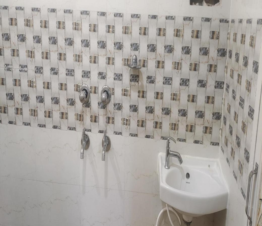 Staymaker Tirupati Guest House كولكاتا المظهر الخارجي الصورة